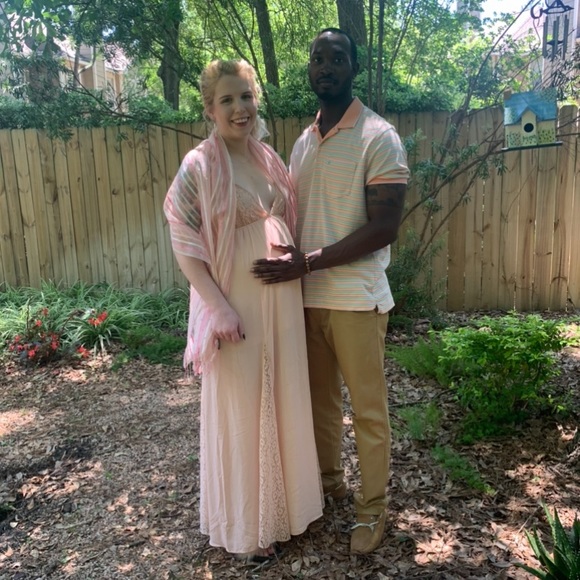 READ 🖤—Meet your Posher, Ann - Picture 2 of 3